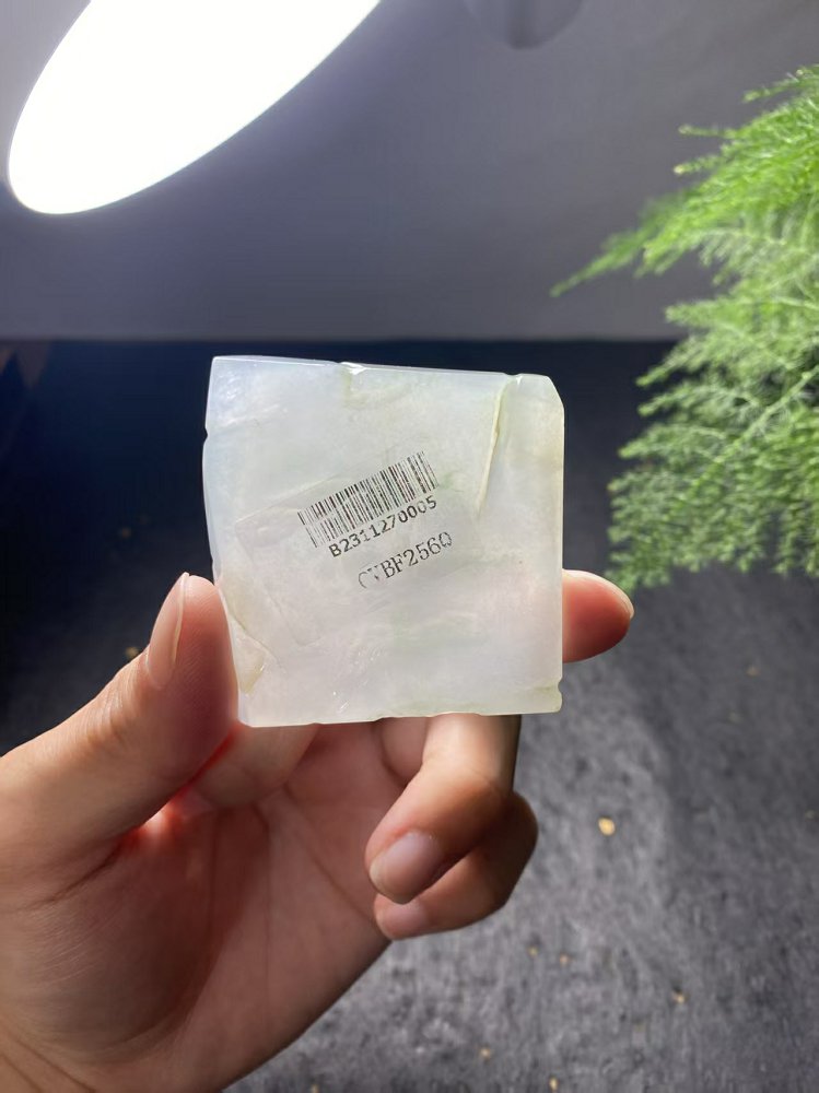 冰种冰白飘绿翡翠方牌料 天然 A 货原石明料