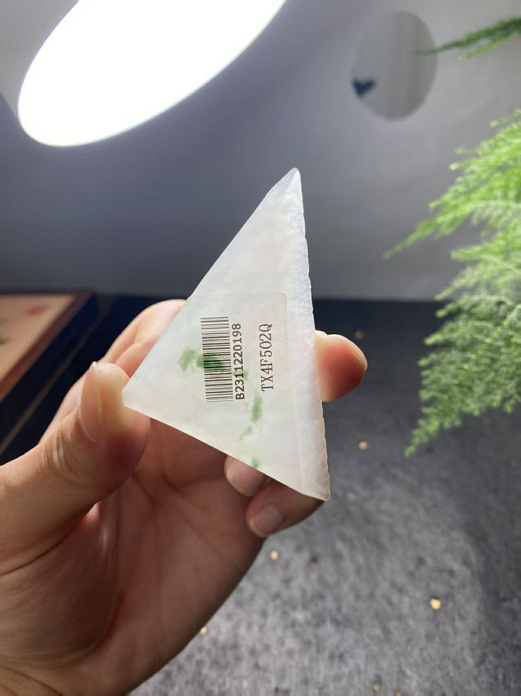 冰种冰白飘绿翡翠三角料 天然 A 货原石明料