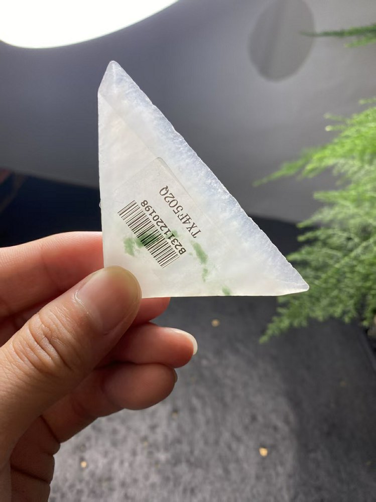 冰种冰白飘绿翡翠三角料 天然 A 货原石明料