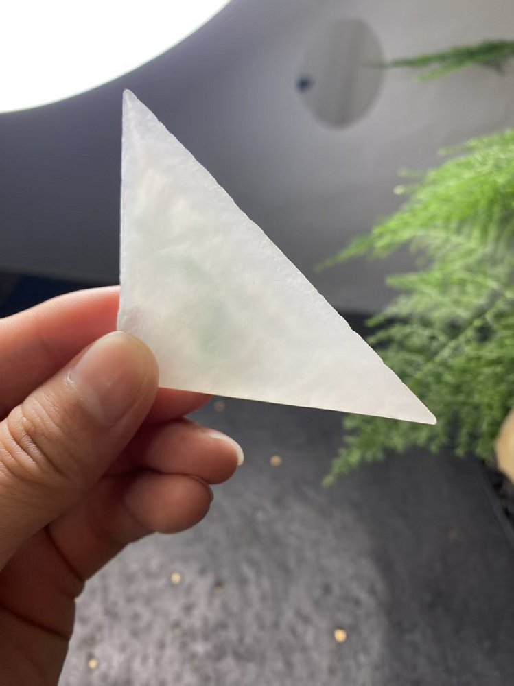 冰种冰白飘绿翡翠三角料 天然 A 货原石明料