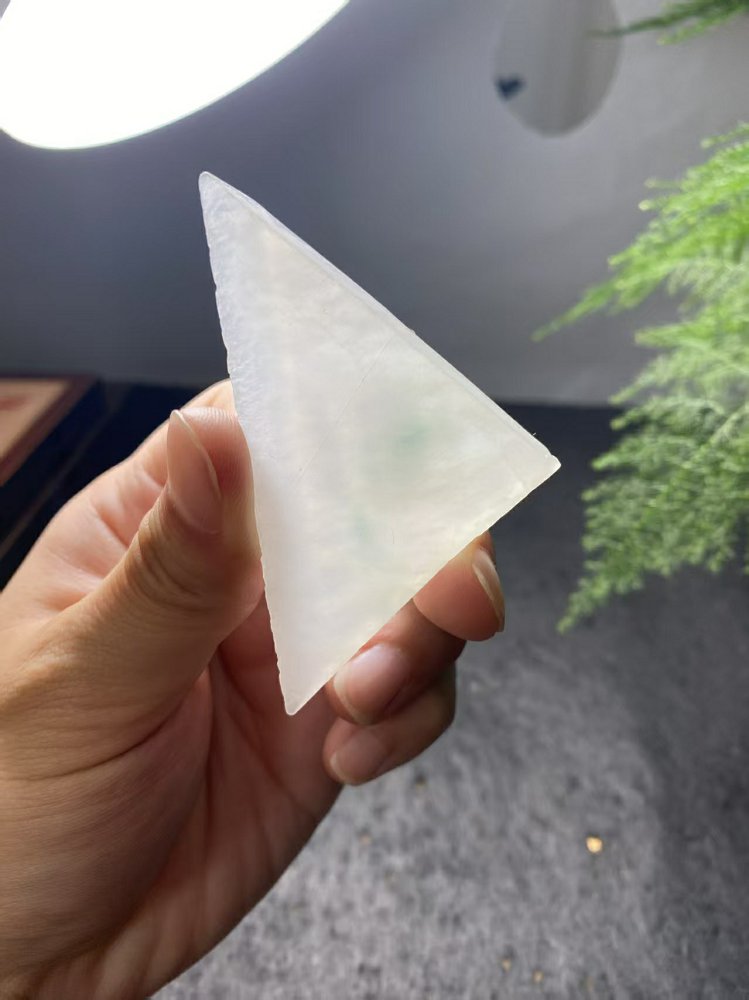 冰种冰白飘绿翡翠三角料 天然 A 货原石明料