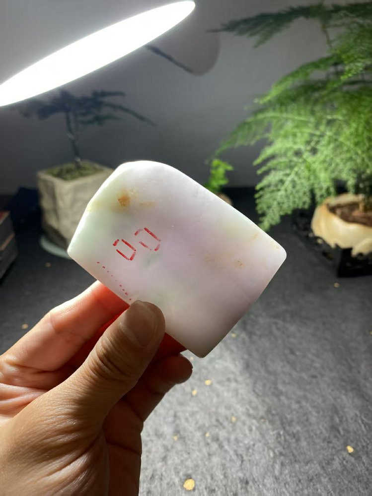 冰种淡春彩翡翠随形牌料 天然 A 货原石明料