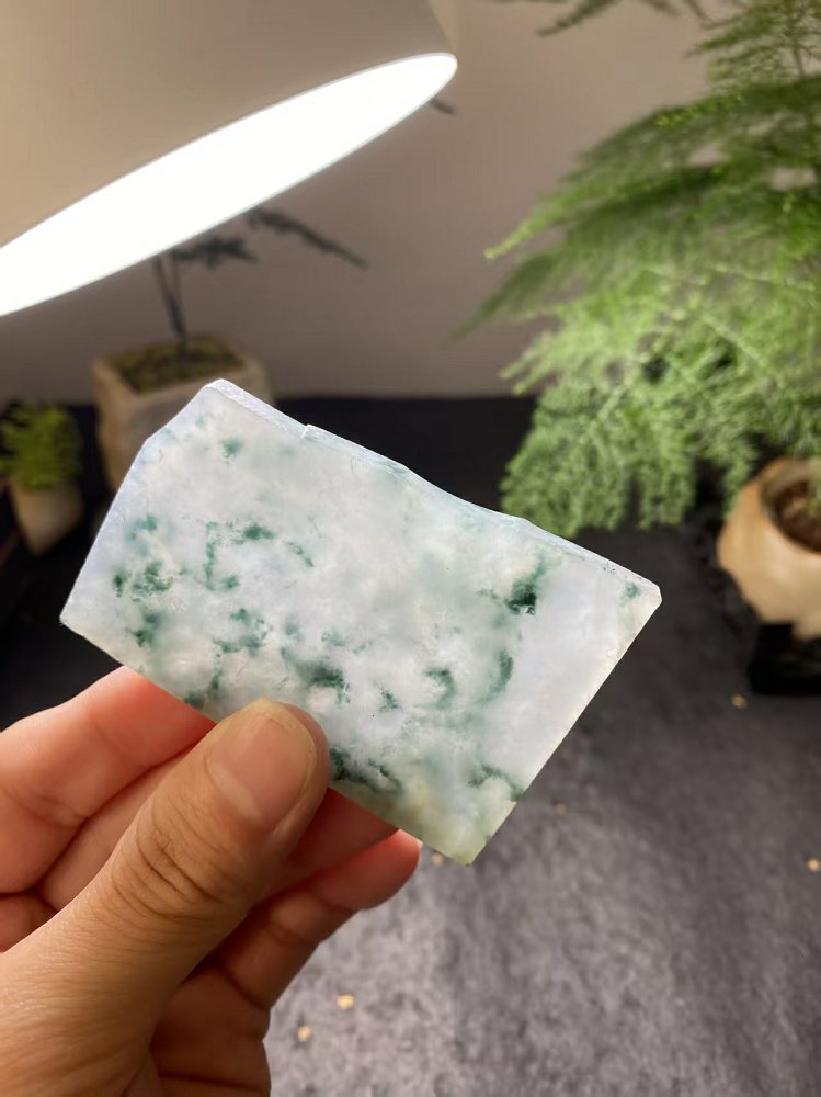 冰种冰白飘蓝绿翡翠随形牌料 天然 A 货原石明料