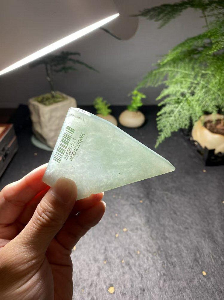 冰种晴水绿翡翠三角料 天然 A 货原石明料