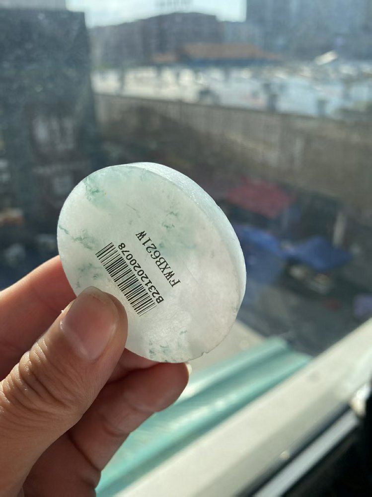 冰种冰白飘晴水绿翡翠圆牌料 天然 A 货原石明料