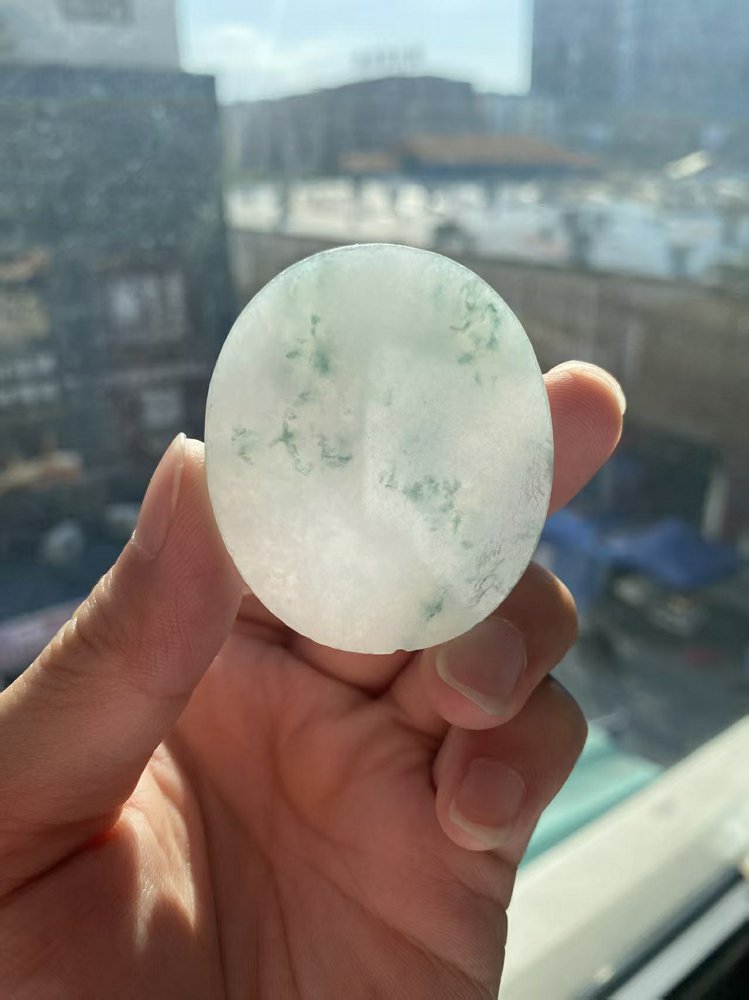冰种冰白飘晴水绿翡翠圆牌料 天然 A 货原石明料
