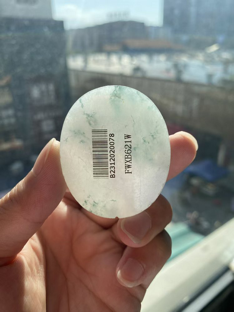 冰种冰白飘晴水绿翡翠圆牌料 天然 A 货原石明料