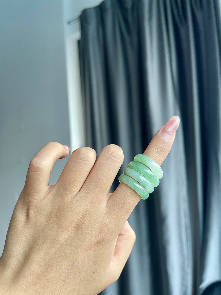 天然 A 货冰种深晴水绿翡翠多圈戒指