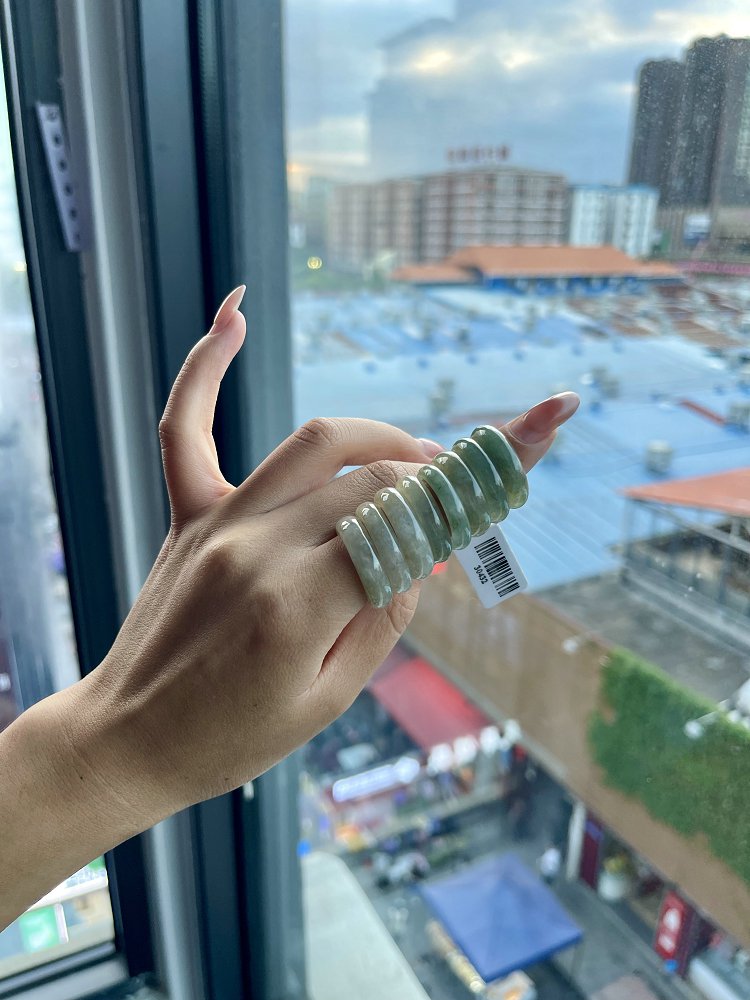天然 A 货冰种深晴水绿翡翠戒指（单件装）