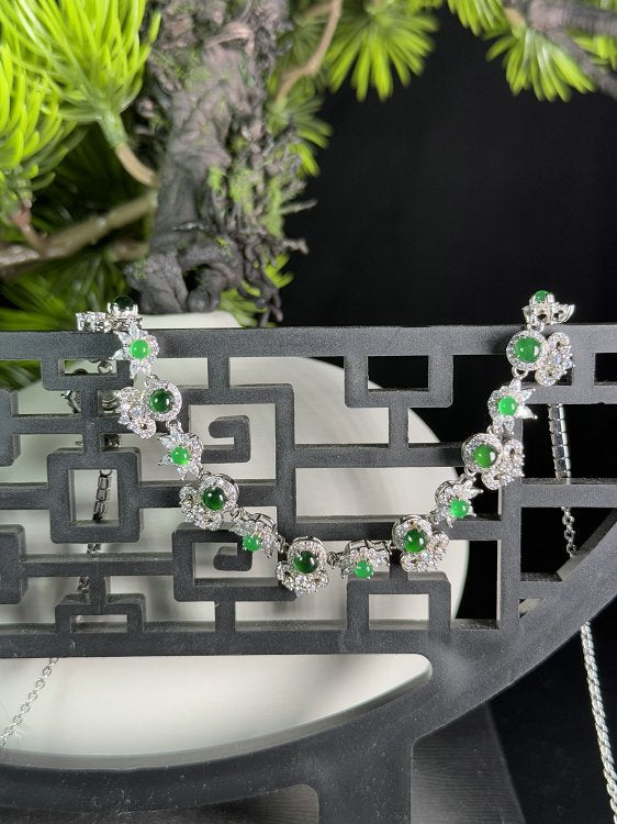 翠星缠颈 天然 A 货翡翠冰种阳绿银镶钻星簇套链