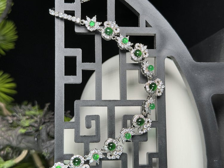 翠星缠颈 天然 A 货翡翠冰种阳绿银镶钻星簇套链