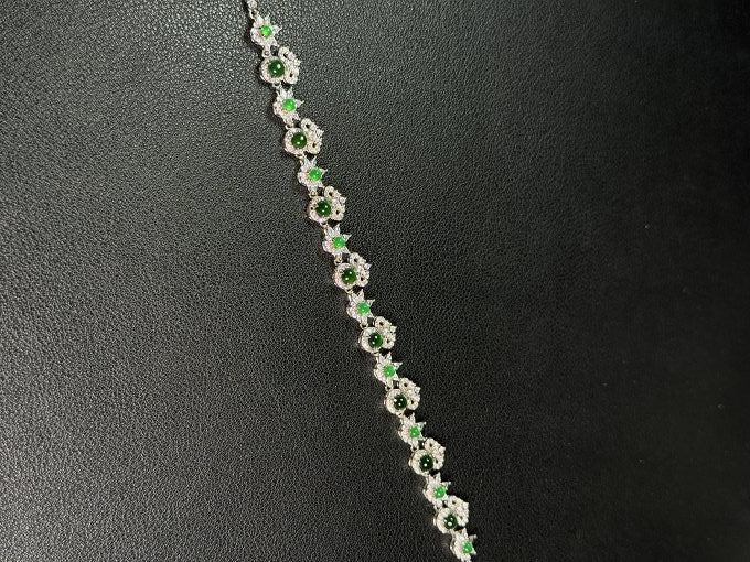 翠星缠颈 天然 A 货翡翠冰种阳绿银镶钻星簇套链