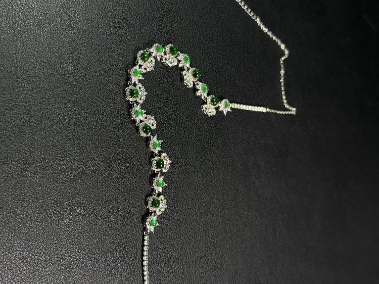 翠星缠颈 天然 A 货翡翠冰种阳绿银镶钻星簇套链