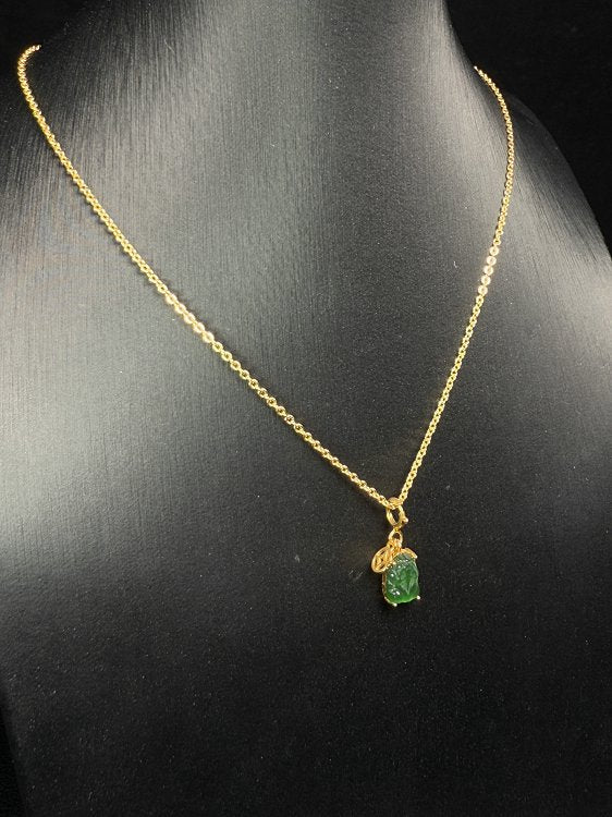 金翠灵韵 天然 A 货翡翠冰种阳绿金镶小雕件吊坠