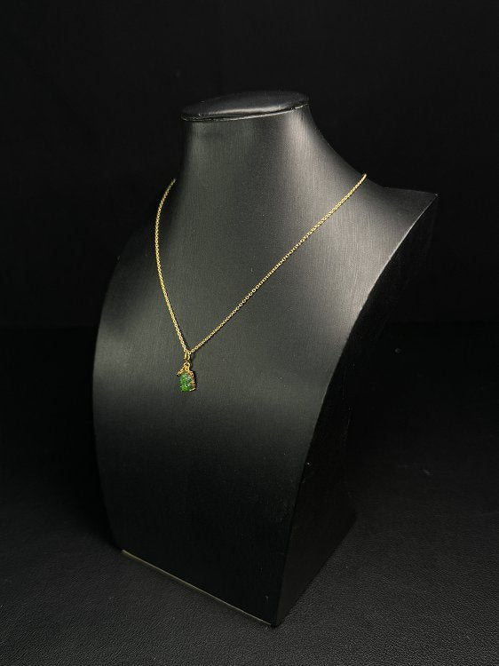 金翠灵韵 天然 A 货翡翠冰种阳绿金镶小雕件吊坠