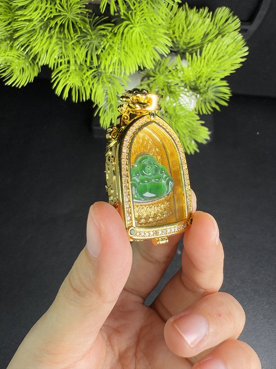金翠福龛 天然 A 货翡翠冰种阳绿金镶钻笑佛吊坠