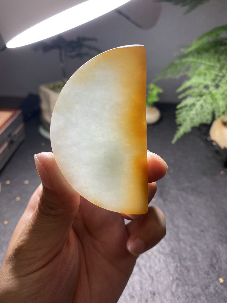 金月半弧 天然 A 货翡翠黄翡冰白底半圆毛料