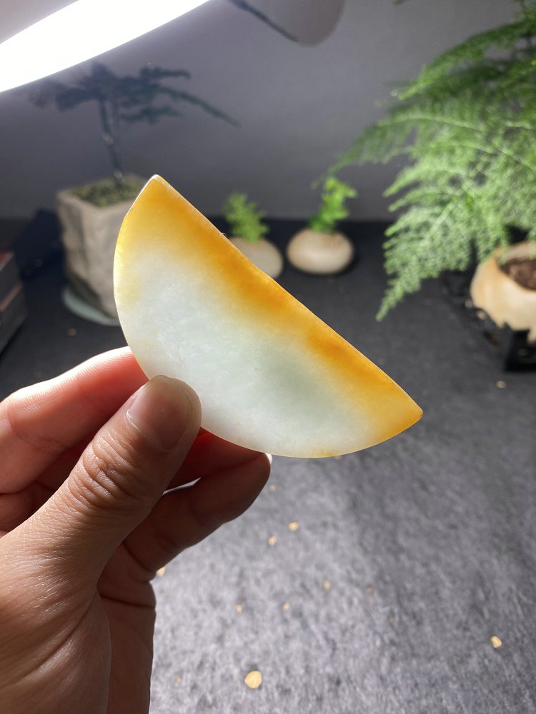 金月半弧 天然 A 货翡翠黄翡冰白底半圆毛料