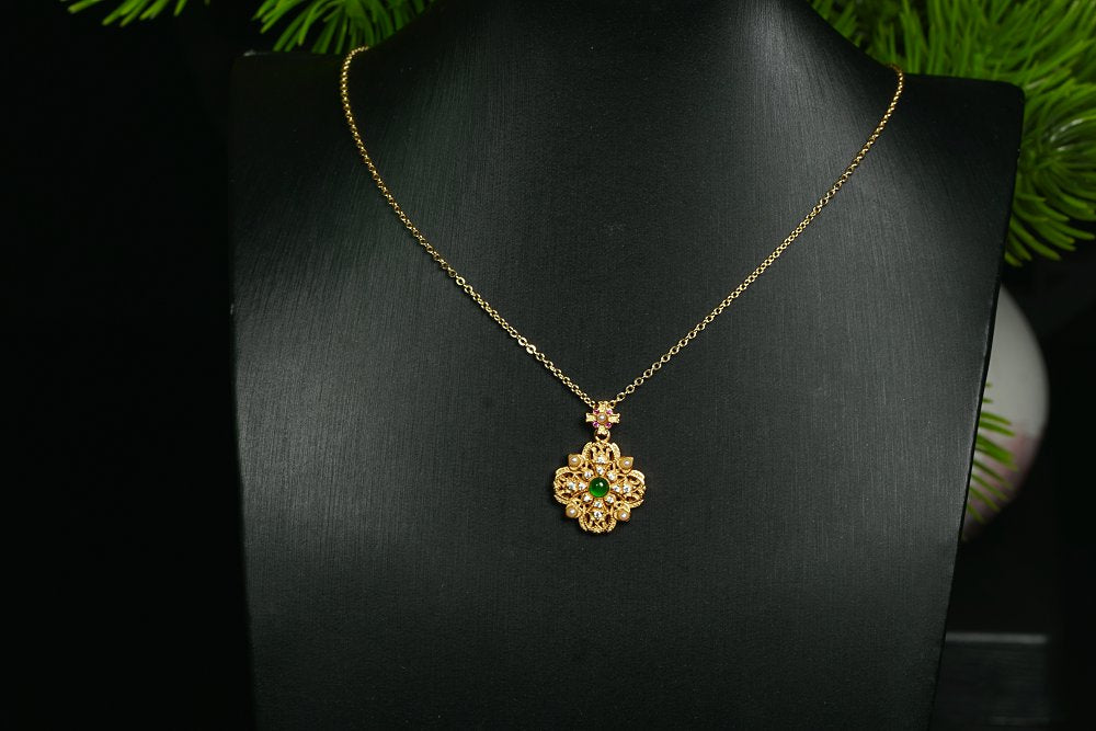 金翠琼花 天然 A 货翡翠冰种阳绿金镶钻珍珠吊坠