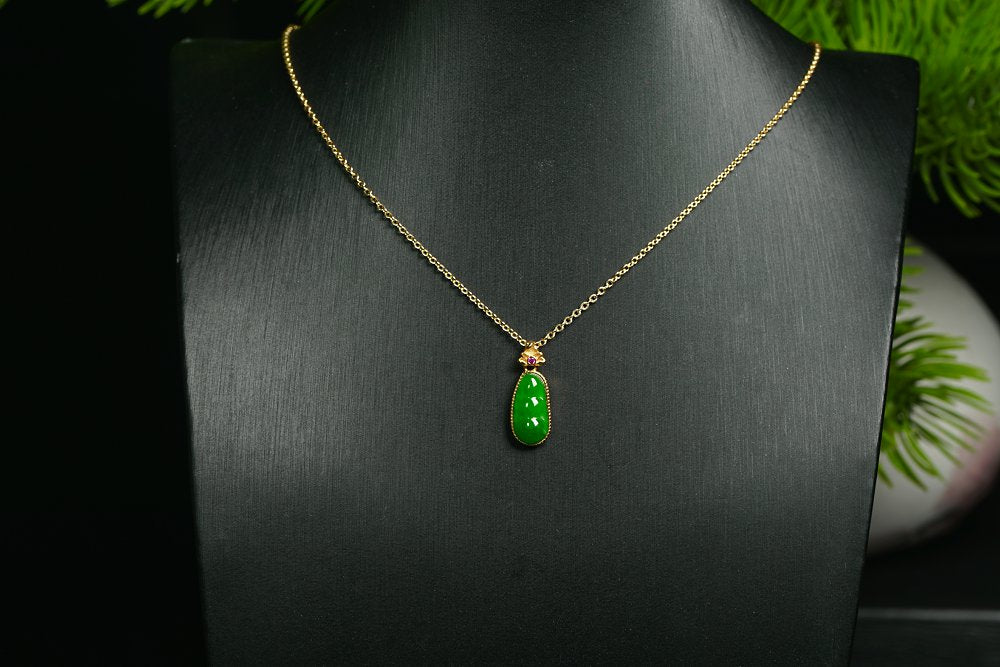 金翠福绵 天然 A 货翡翠冰种阳绿金镶红宝福豆吊坠