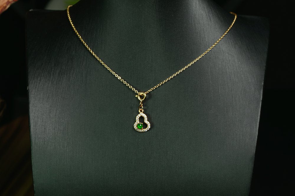 金翠心环 天然 A 货翡翠冰种阳绿金镶钻爱心吊坠