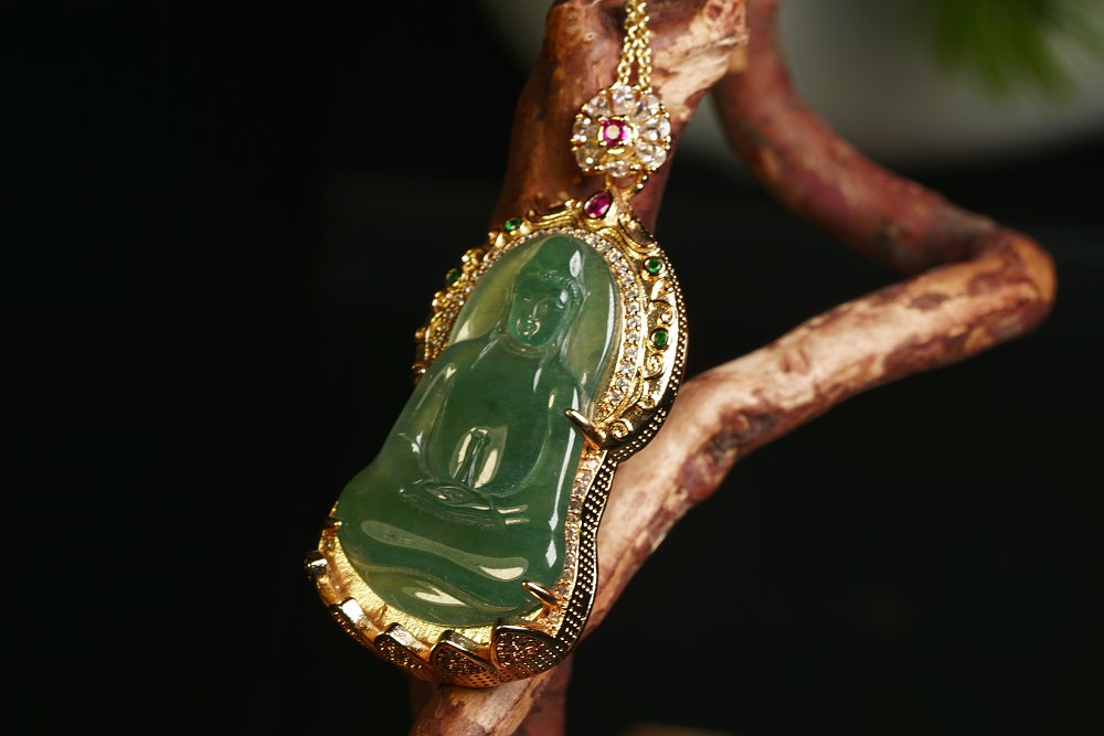 金翠慈祥 天然 A 货翡翠冰种晴水佛金镶钻吊坠