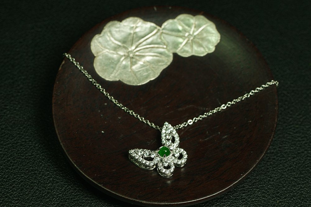 翠蝶曳光 天然 A 货翡翠冰种阳绿银镶钻蝴蝶吊坠