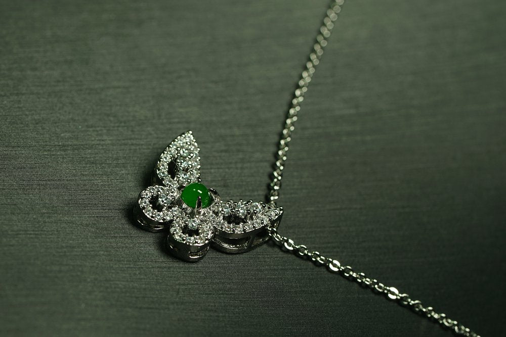 翠蝶曳光 天然 A 货翡翠冰种阳绿银镶钻蝴蝶吊坠