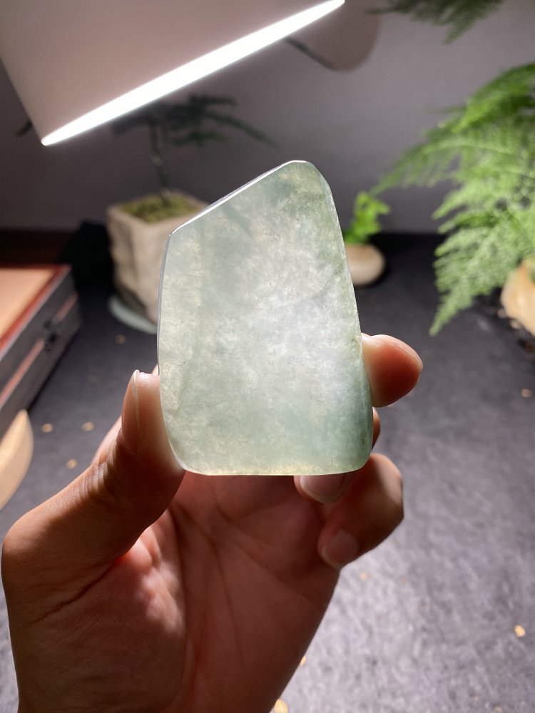 晴翠随形 天然 A 货冰种晴水绿翡翠随形毛料
