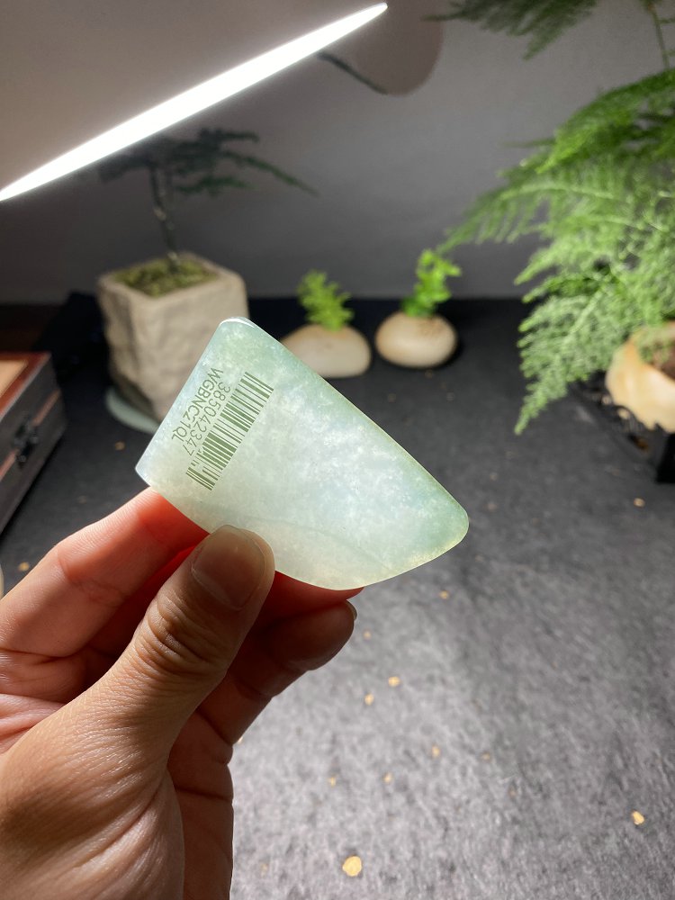 晴翠随形 天然 A 货冰种晴水绿翡翠随形毛料