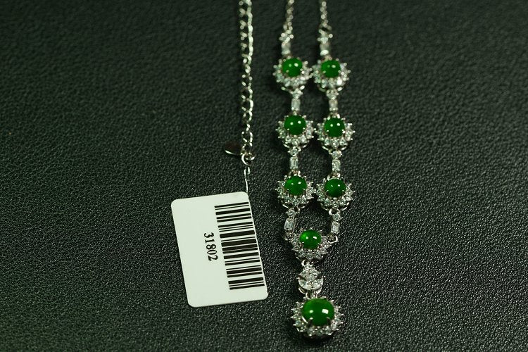 翠星垂颈 天然 A 货翡翠冰种阳绿银镶钻星花套链