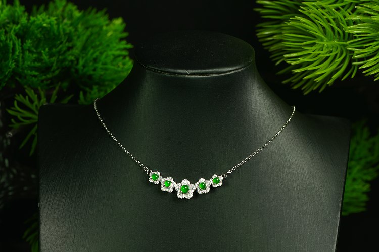 翠花簇颈 天然 A 货翡翠冰种阳绿银镶钻五瓣花手链