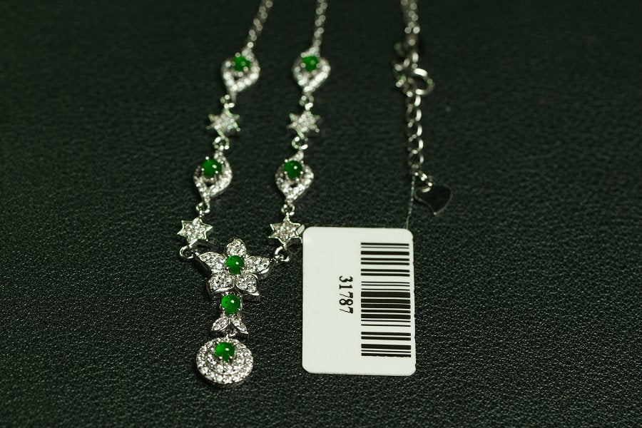 翠星缀花 天然 A 货翡翠冰种阳绿银镶钻星花吊坠项链