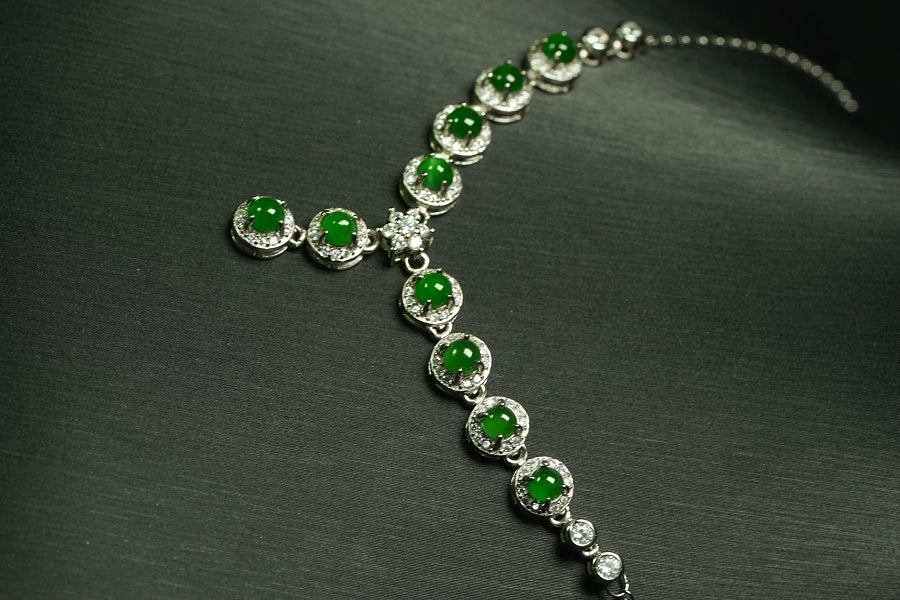 翠环垂韵 天然 A 货翡翠冰种阳绿银镶钻 T 形套链