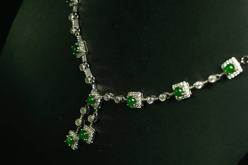 翠方缀颈 天然 A 货翡翠冰种阳绿银镶钻方形套链