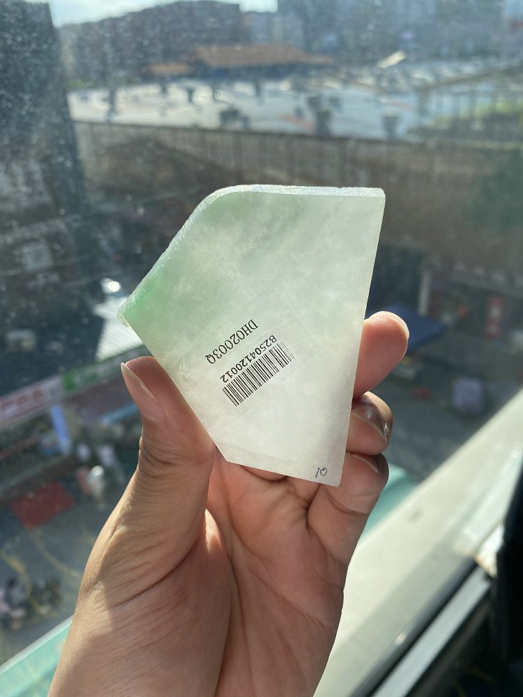 翠影三角随形 天然 A 货冰种晴水绿翡翠三角毛料